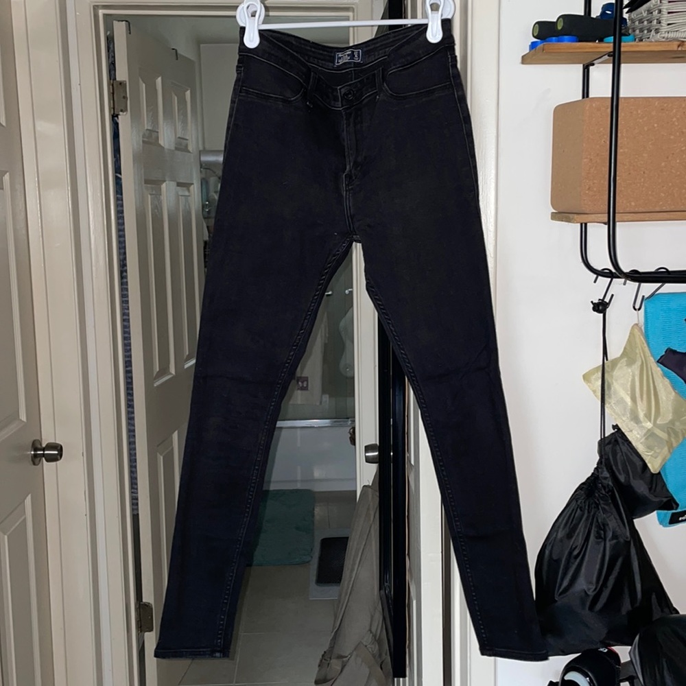 Women’s Abercrombie and Fitch Black Size 27 Short Skinny Jeans